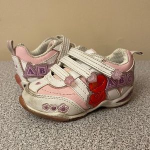 ⭐️ Baby Elmo Shoes Size 5